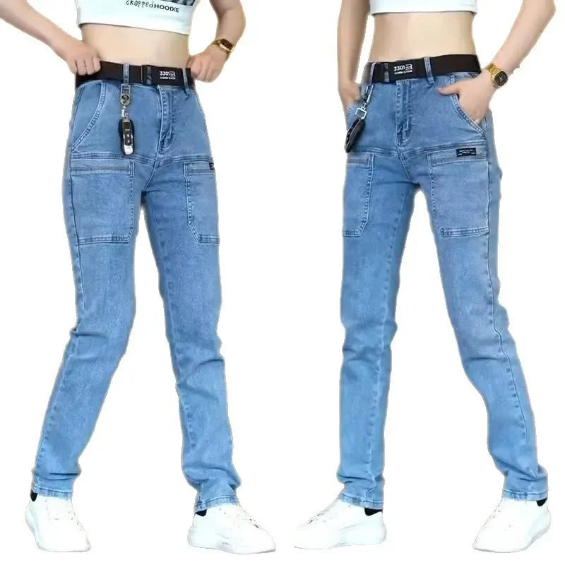 Elastische Herrenjeans, lässig, lockere Passform, mehrere Taschen, sechs Taschen, vielseitig, stilvoll, trendig, lockere Hose, männliches Modell