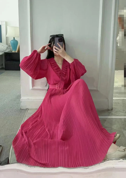 2023 neue Frühling Herbst Frauen Rüschen V-ausschnitt Langarm Gürtel Dünne Lange Kleid Hohe Qualität Mode Big Hem Chiffon Plissee Kleid.