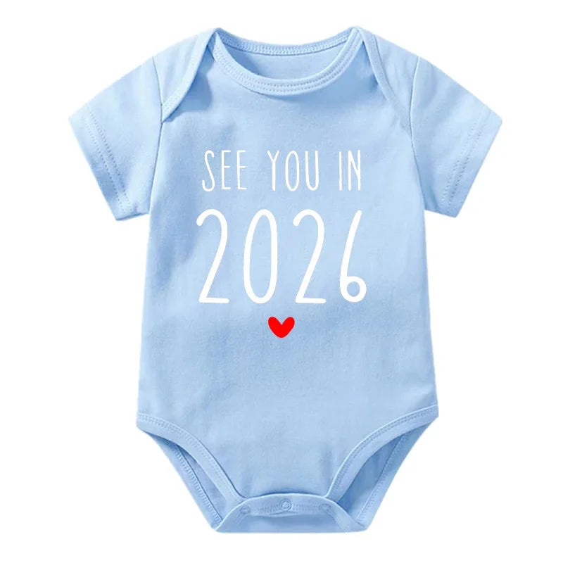Wir sehen uns im Jahr 2026 Schwangerschaftsankündigung Baby Strampler Baumwolle Kleinkind Overall Sommer Kurzarm Neugeborene Jungen Mädchen Body