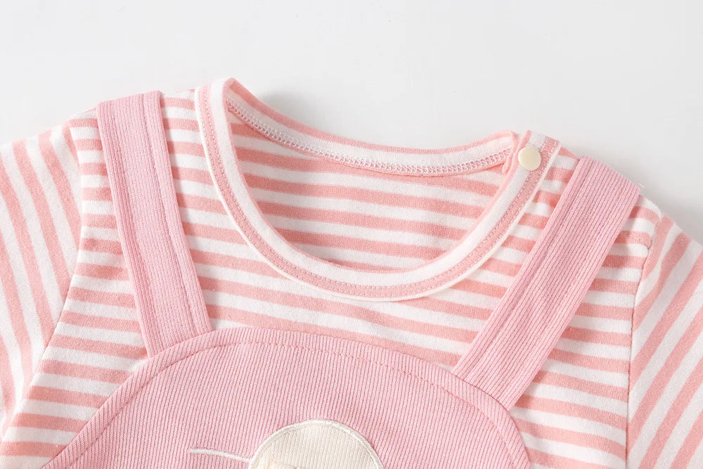 2024 Sommer Baby Mädchen Kleidung niedlichen Hasen falsch zweiteiligen Bodysuit Kleinkind Streifen Patchwork einteilige Kleidung