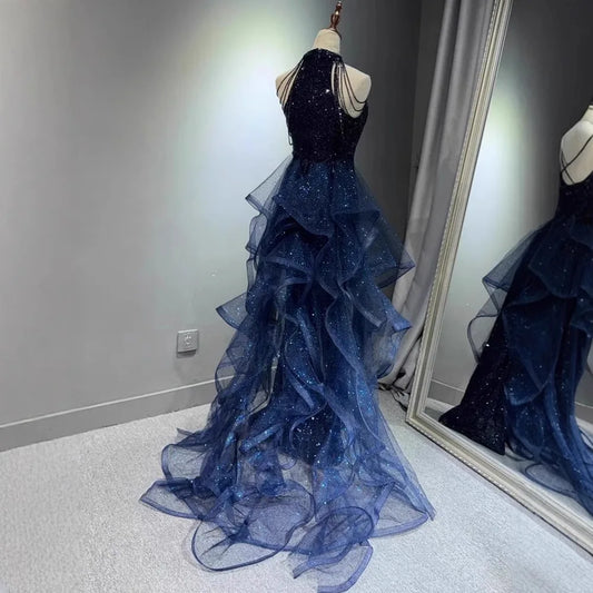 Elegante funkelnde marineblaue Abendkleider, Halt-Perlen-Partykleid, maßgeschneidertes Ballkleid 2025, abgestufte Roben de Soirée, Sweep-Zug.