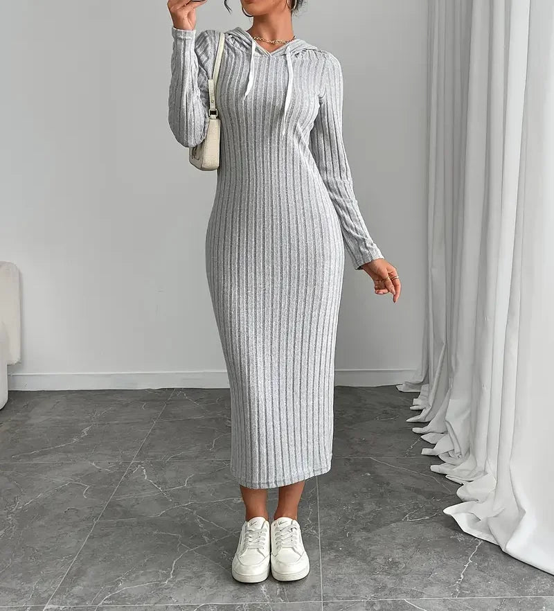 Lässiges, langärmliges, geripptes Strickkleid mit Kapuze für Damen – Slim-Fit- und figurschmeichelndes mittellanges, figurbetontes Herbstkleid 2025, Herbst