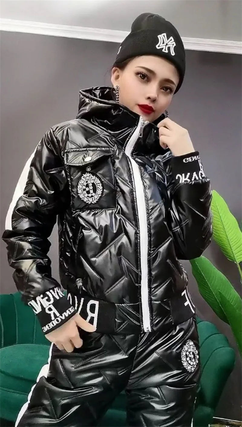 Mode Winter Glänzend Parkas Frauen Anzug Übergroßen Zwei Stück Set Casual Mit Kapuze Baumwolle Gepolsterte Kurzen Mantel + Verdicken Warme Hose Sets