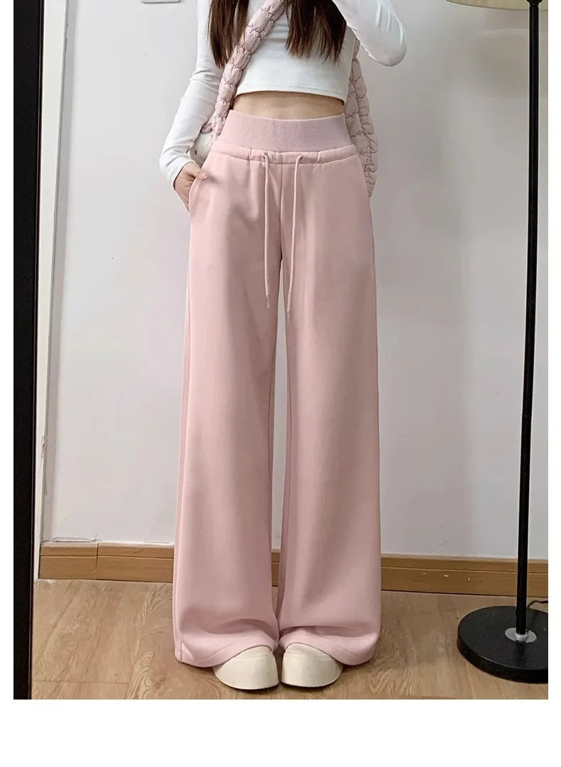 Graue Sporthose für Damen mit hoher Taille und lockerem, schlankem, geradem Bein und weitem Bein. Amerikanische Jogginghose.