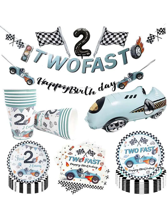 Rennwagen-Thema, zwei schnelle Jungen, Partydekorationen zum 2. Geburtstag für Rennwagen, karierte Flaggen, Rennrad, Einweggeschirr.