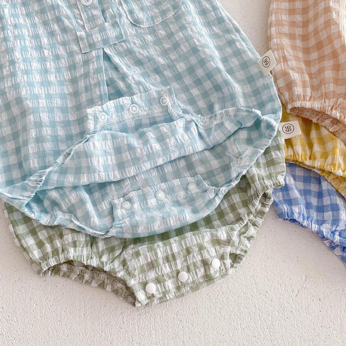 2024 Sommer Baby kleidung Plaid Kleinkind Jungen Mädchen Bodysuit ärmel los einteiliges Kleinkind Outfit