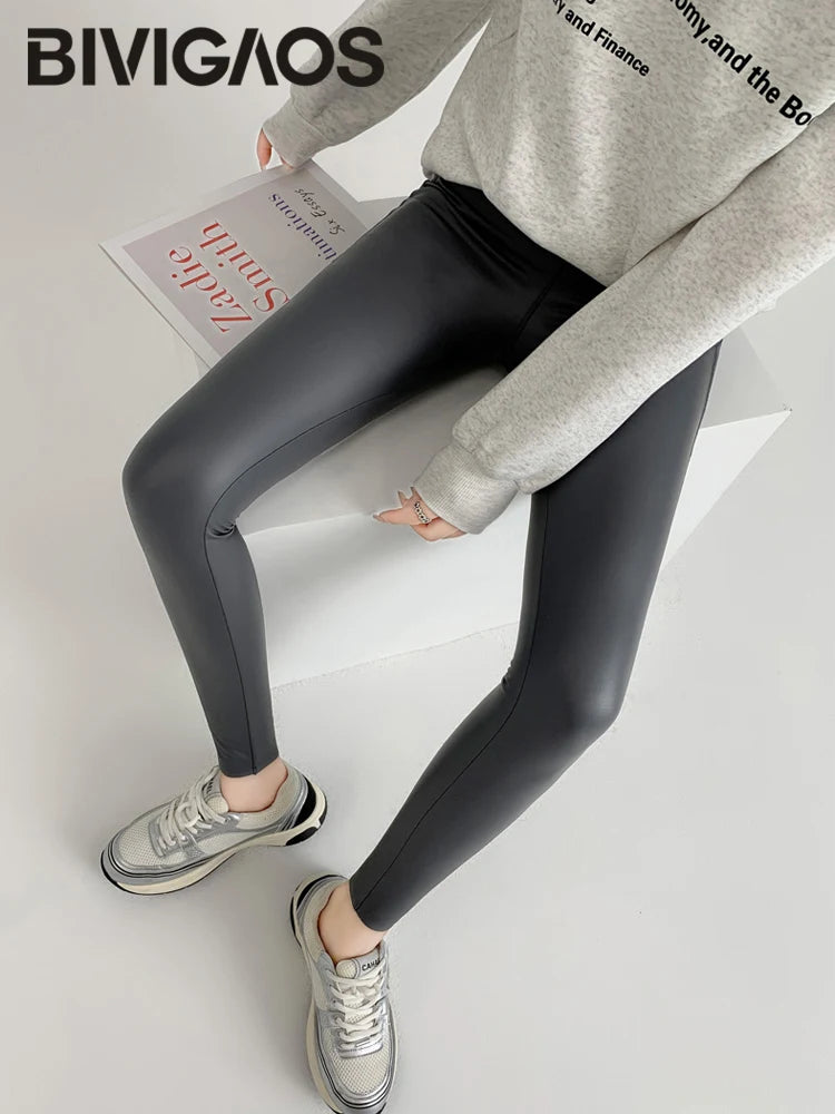 BIVIGAOS Herbst Neue Enge Stretch Leder Hosen Frauen Sharkskin Hohe Taille Spleißen PU Leder Fleece Sexy Leggings Winter Warm
