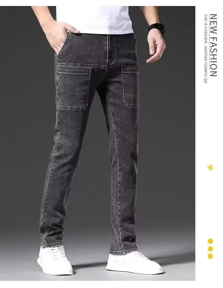 Elastische Herrenjeans, lässig, lockere Passform, mehrere Taschen, sechs Taschen, vielseitig, stilvoll, trendig, lockere Hose, männliches Modell