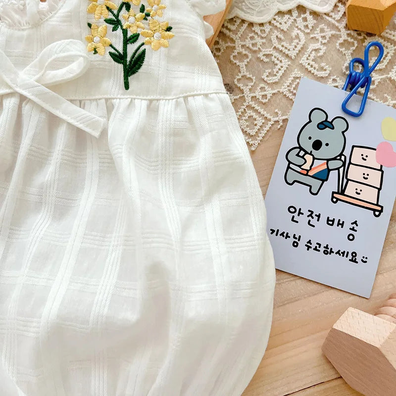 2025, Sommer, bezaubernd, ärmellos, Fliege, Blume, bestickt, für Neugeborene, Mädchen, einteiliger Bodys, weicher Baby-Spitzen-Overall