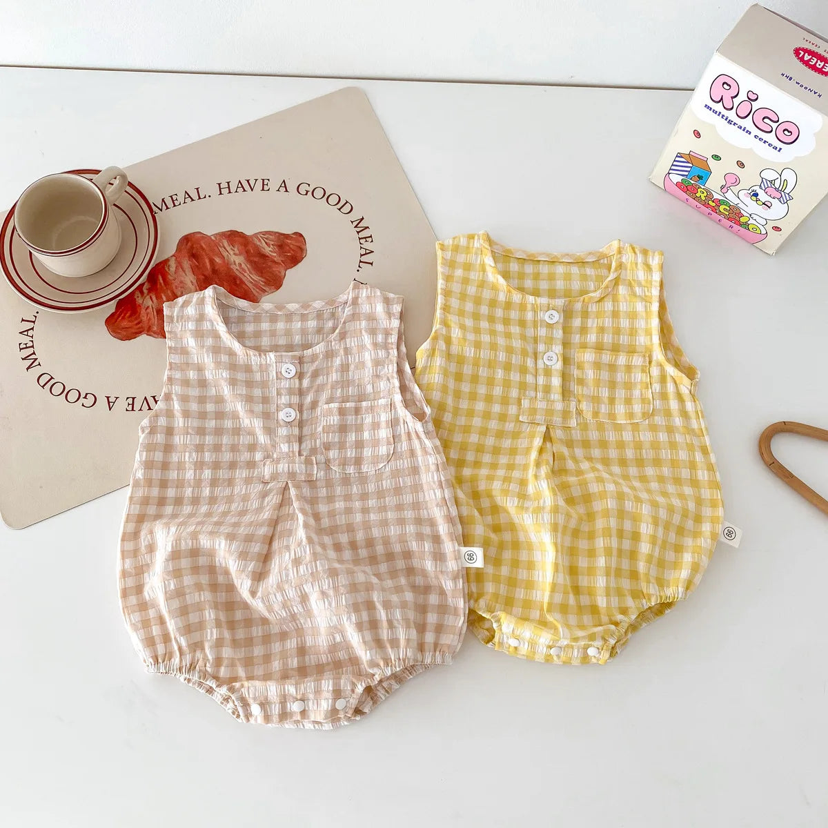 2024 Sommer Baby kleidung Plaid Kleinkind Jungen Mädchen Bodysuit ärmel los einteiliges Kleinkind Outfit