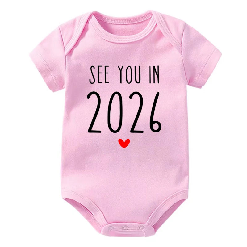 Wir sehen uns im Jahr 2026 Schwangerschaftsankündigung Baby Strampler Baumwolle Kleinkind Overall Sommer Kurzarm Neugeborene Jungen Mädchen Body