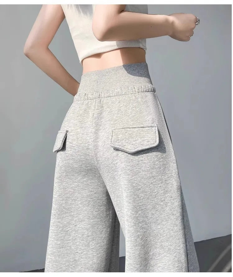 Graue Sporthose für Damen mit hoher Taille und lockerem, schlankem, geradem Bein und weitem Bein. Amerikanische Jogginghose.