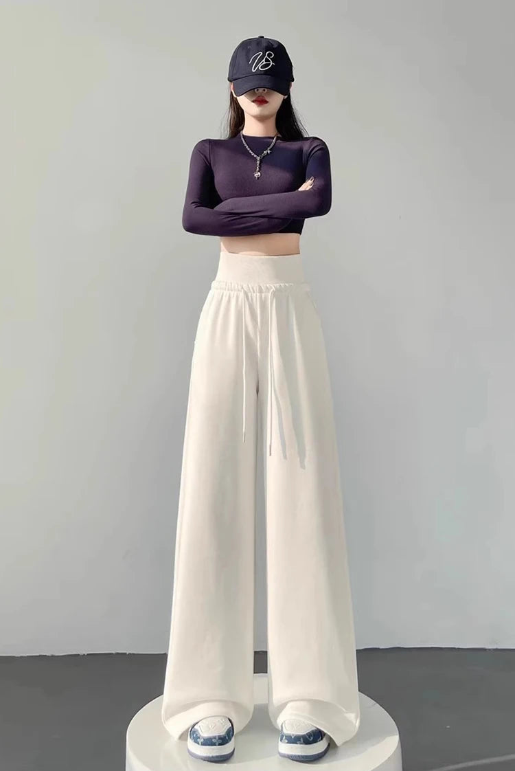 Graue Sporthose für Damen mit hoher Taille und lockerem, schlankem, geradem Bein und weitem Bein. Amerikanische Jogginghose.