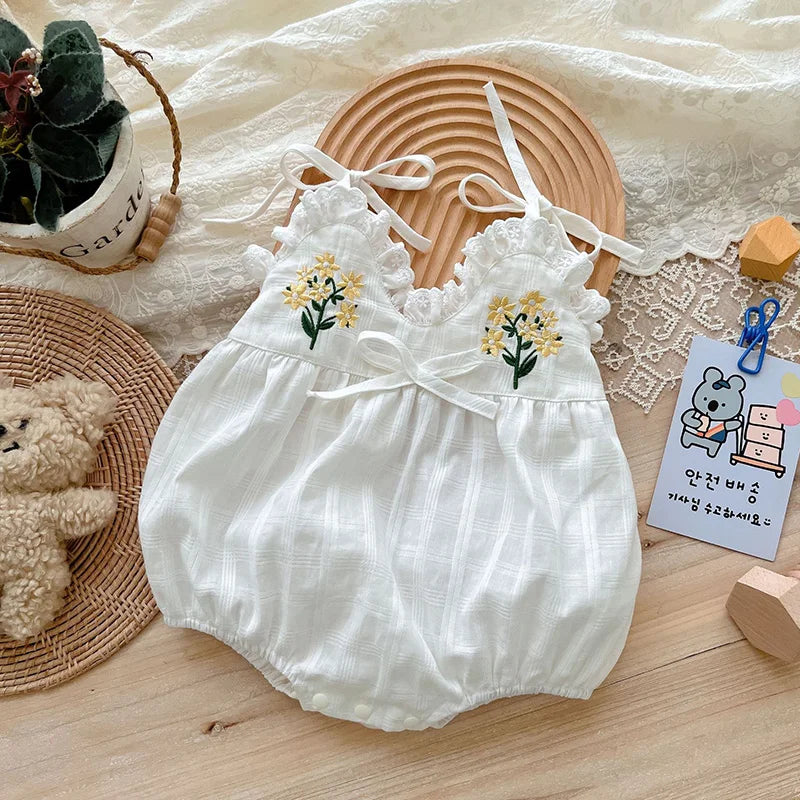 2025, Sommer, bezaubernd, ärmellos, Fliege, Blume, bestickt, für Neugeborene, Mädchen, einteiliger Bodys, weicher Baby-Spitzen-Overall