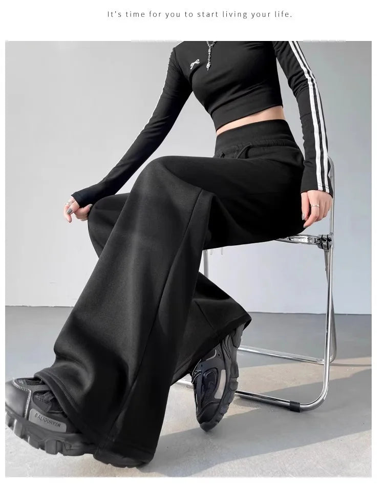 Graue Sporthose für Damen mit hoher Taille und lockerem, schlankem, geradem Bein und weitem Bein. Amerikanische Jogginghose.