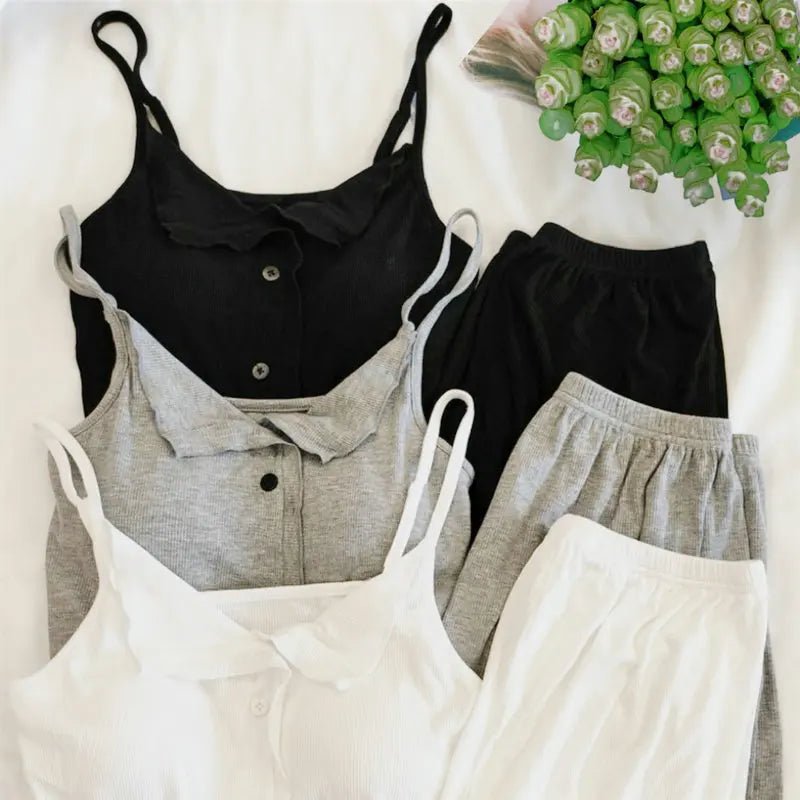 Conjuntos De Pijama Neue Sexy Baumwolle Sling Top Shorts Set Bh Pad Sommer Nachtwäsche Pyjamas Für Frauen Hause Tragen Nachtwäsche Anzug