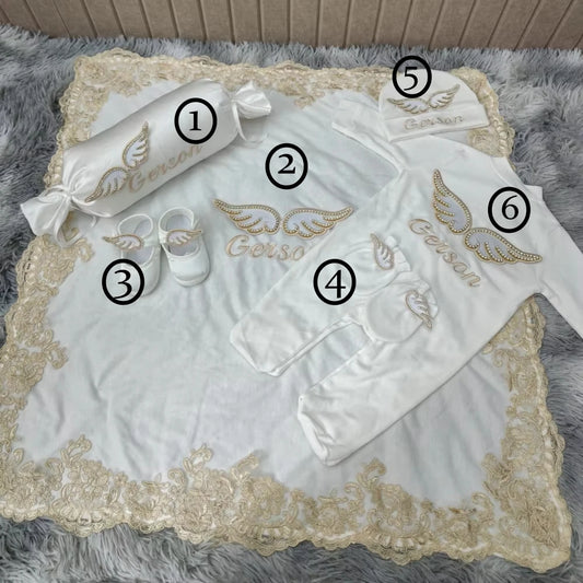Baby Gold Angle Wings Einzigartige wesentliche Geschenkbox Personalisierter Name Strampler Set Kissen Decke Babyausstattung Outfit Geschlecht offenbaren Geschenke.