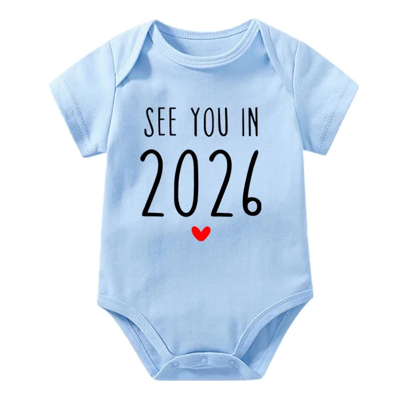 Wir sehen uns im Jahr 2026 Schwangerschaftsankündigung Baby Strampler Baumwolle Kleinkind Overall Sommer Kurzarm Neugeborene Jungen Mädchen Body