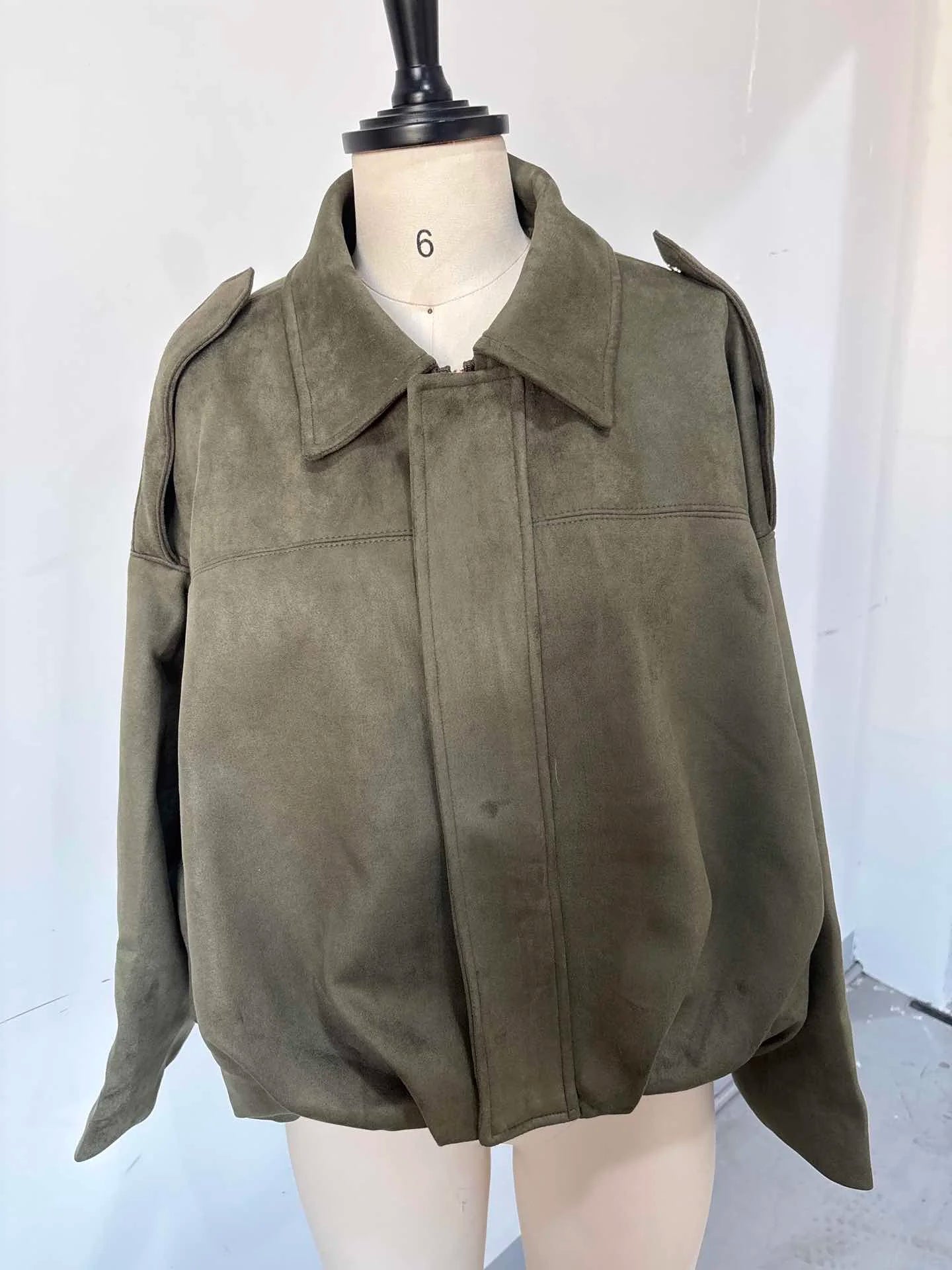 2025 herbst frauen Grün Wildleder Jacke Lose Revers Zipper Langarm Taschen Bomber Mantel Neue Mode Dame Dicke Streetwear