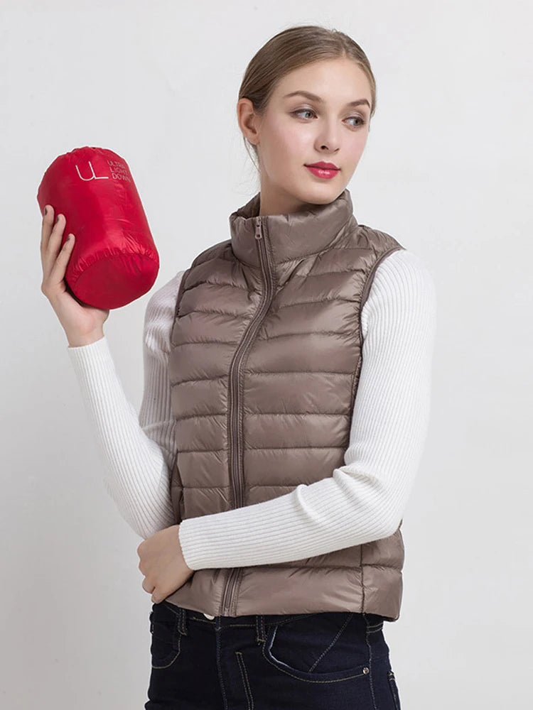 0-10 ℃ Frauen Westen Herbst Winter Ultra Licht Ente Unten Weste Weibliche Dünne Ärmellose Jacke Winddicht Warme Puffer Weste 4XL