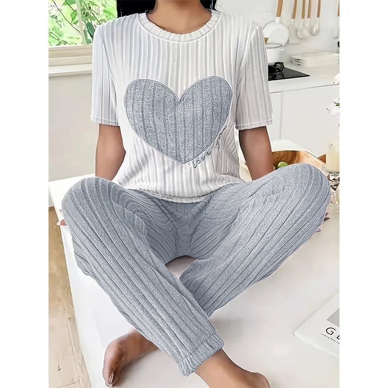Autumn Winter Two-Piece Pajamas Set for Women Sleepwear Heart Print Round Neck Short Sleeve Long Pants Home Wear.