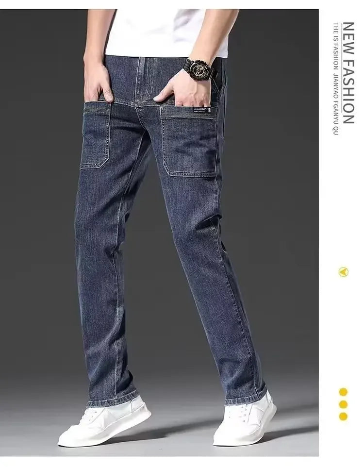 Elastische Herrenjeans, lässig, lockere Passform, mehrere Taschen, sechs Taschen, vielseitig, stilvoll, trendig, lockere Hose, männliches Modell