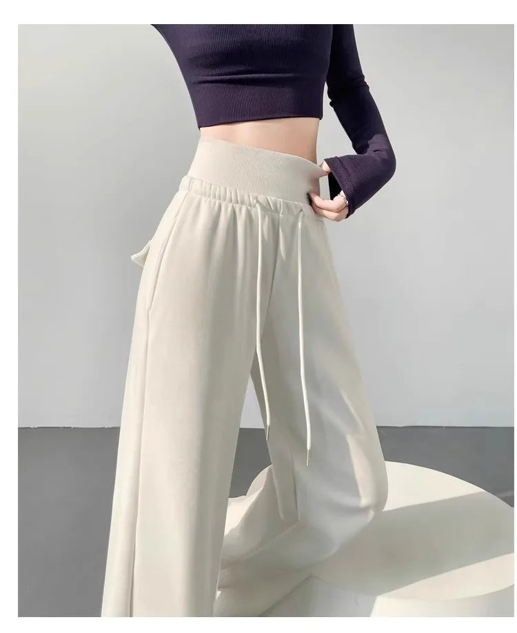 Graue Sporthose für Damen mit hoher Taille und lockerem, schlankem, geradem Bein und weitem Bein. Amerikanische Jogginghose.