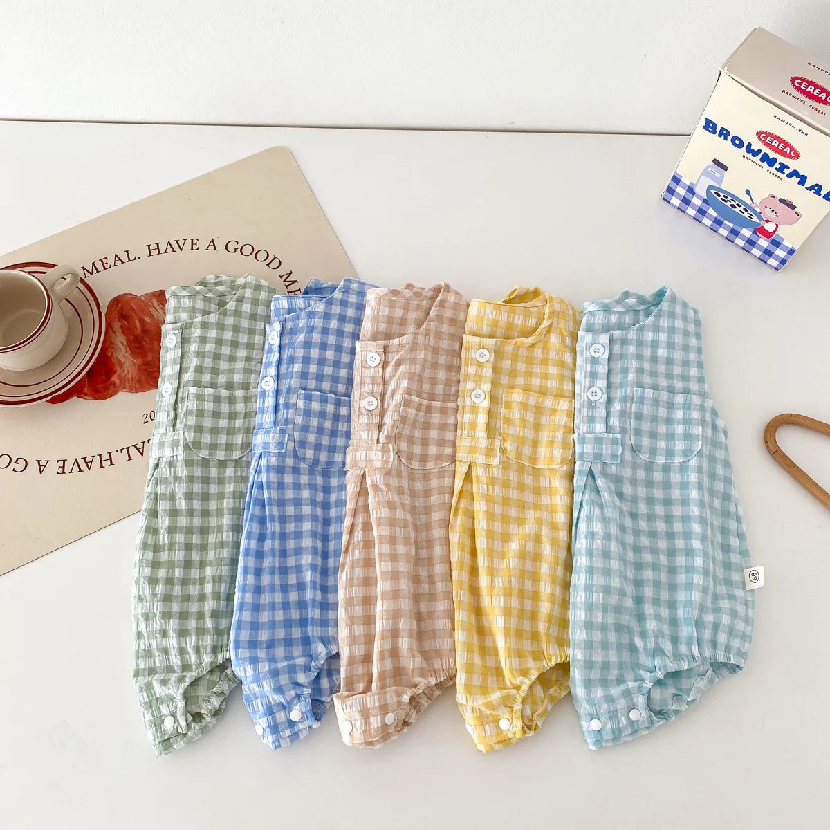 2024 Sommer Baby kleidung Plaid Kleinkind Jungen Mädchen Bodysuit ärmel los einteiliges Kleinkind Outfit