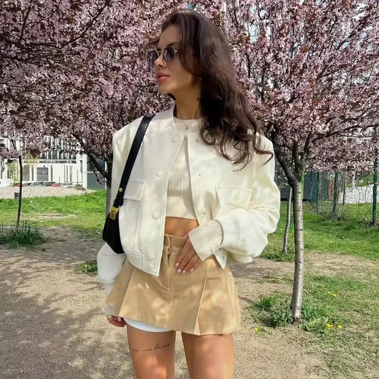 1PCS Frau Bomber Jacke Mantel Weiß Herbst Winter Taste Baseball Aviator Gestellte Jacken für Frauen Langarm Crop Oberbekleidung.