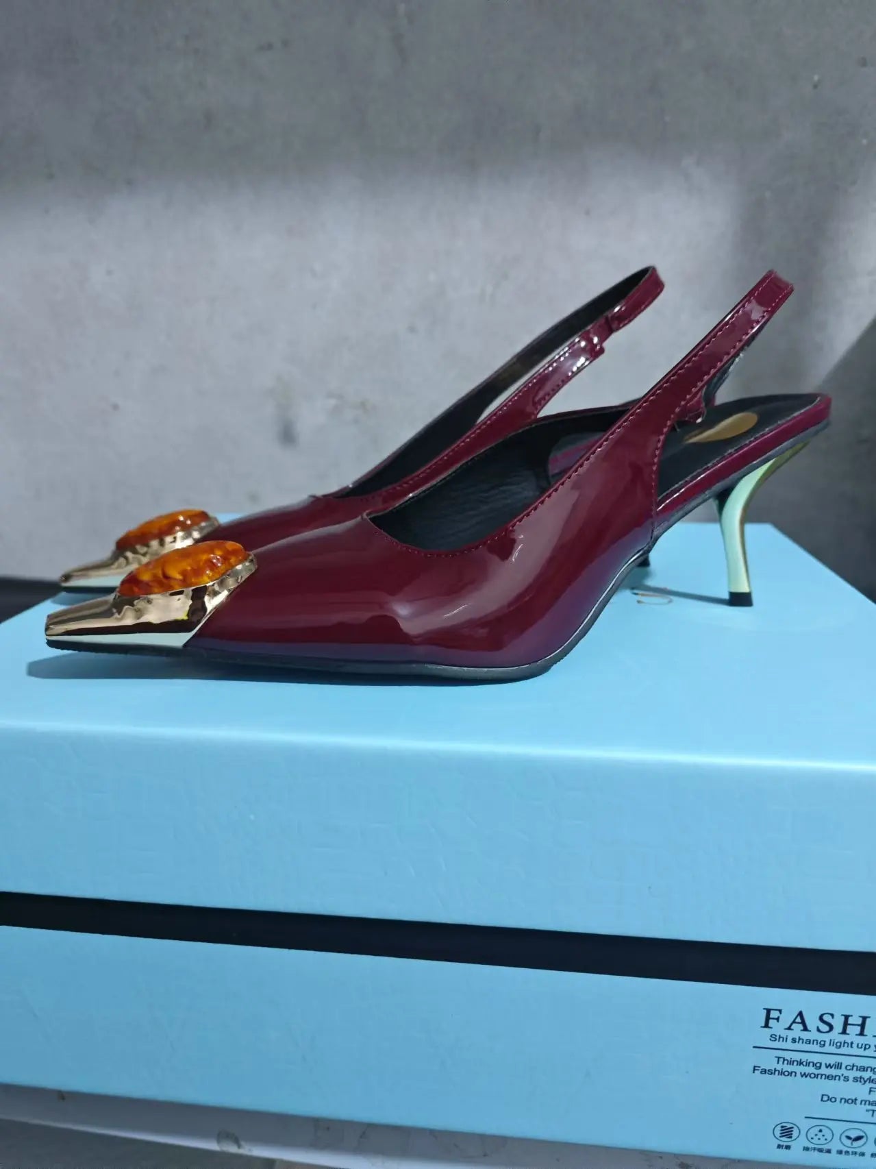 Iron Head Fashion Heterosexual Red High Heels Fox Head Jewel Decoration New Plus Size Banquet Shoes Women's High Heel Sandals.