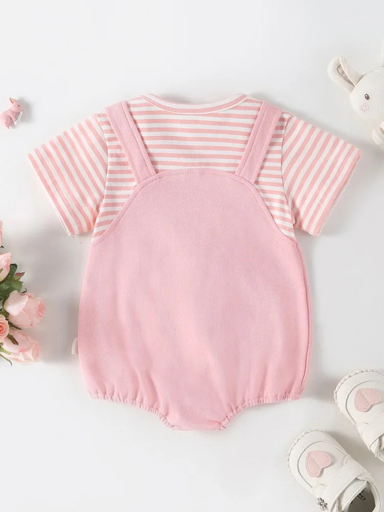 2024 Sommer Baby Mädchen Kleidung niedlichen Hasen falsch zweiteiligen Bodysuit Kleinkind Streifen Patchwork einteilige Kleidung