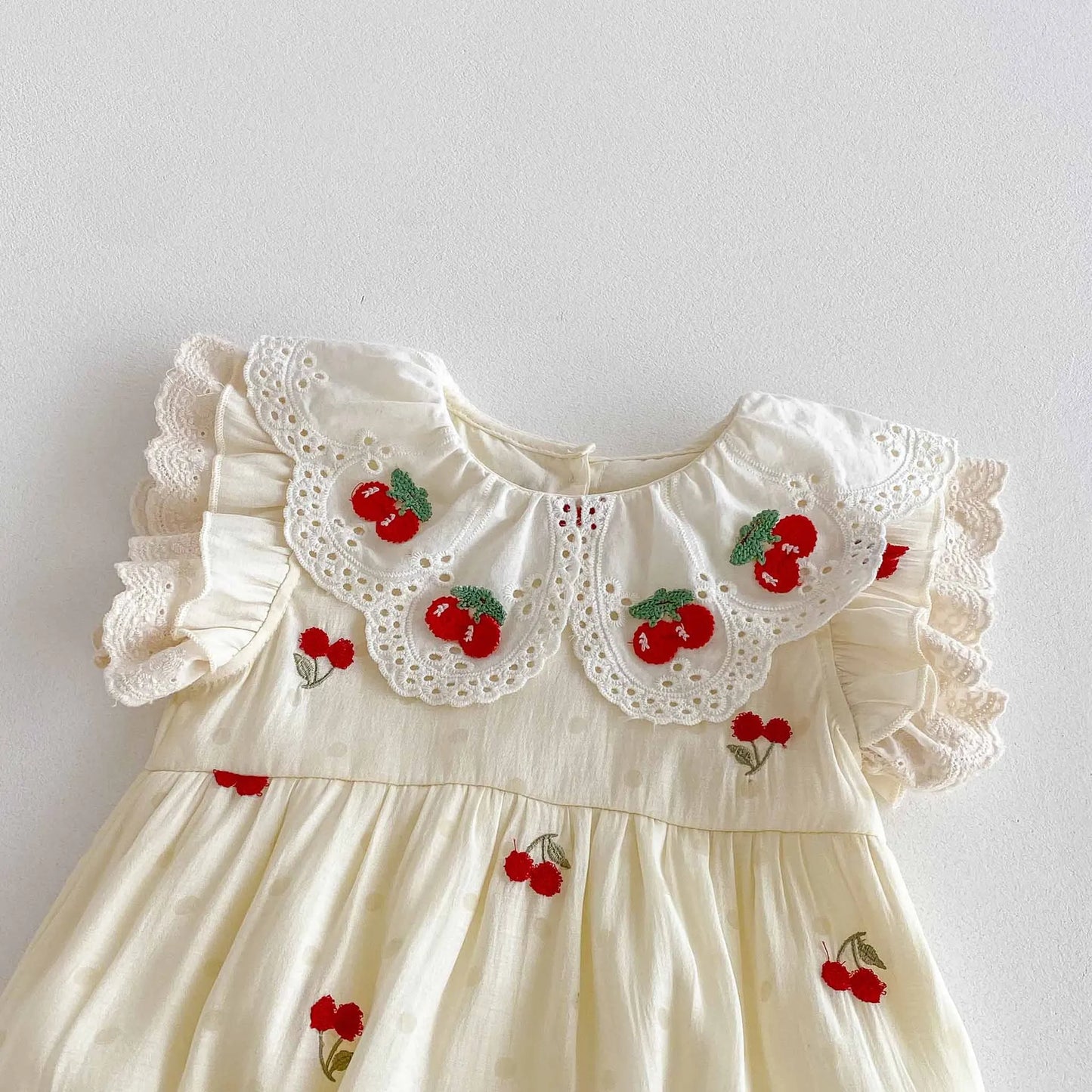 0-2 Jahre Babykleidung, Spitzenkragen-Body, Kirschstickerei, Baby-Body und einteilige Kleinkind-Geburtstagskleidung
