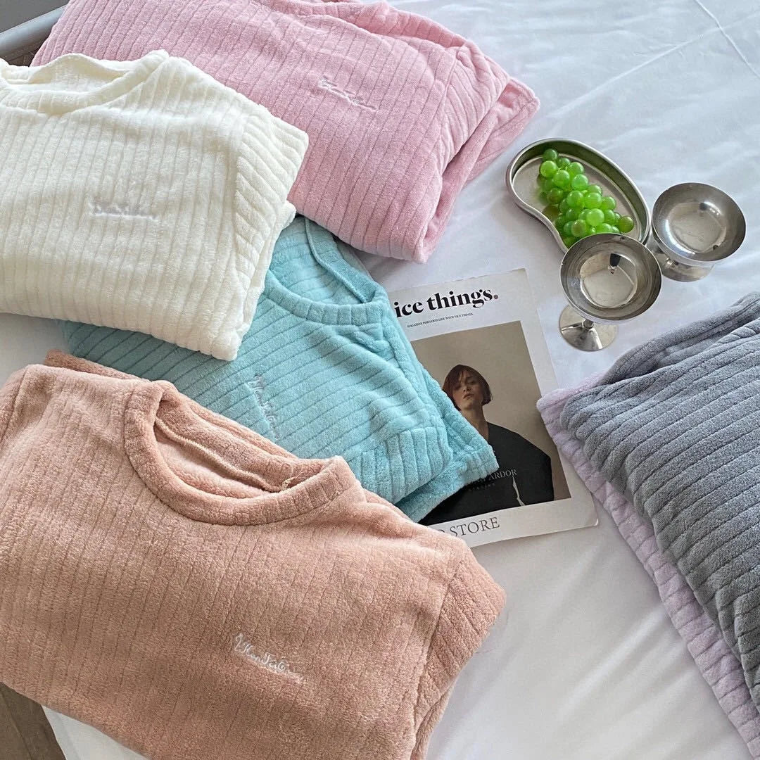 Verdickte warme Nachtwäsche für den Winter, Korallensamt, lockerer Loungewear-Pyjama mit weitem Bein, 2-teiliges Set, gestreifte Damen-Nachtwäsche
