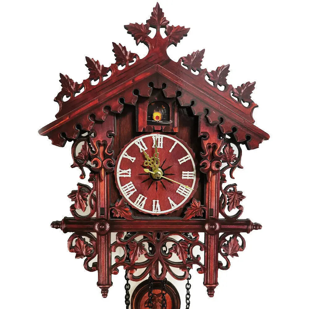 Vintage antike Wanduhr mit Kuckucksuhr und hölzernes Pendel, dekorierte Wanduhr