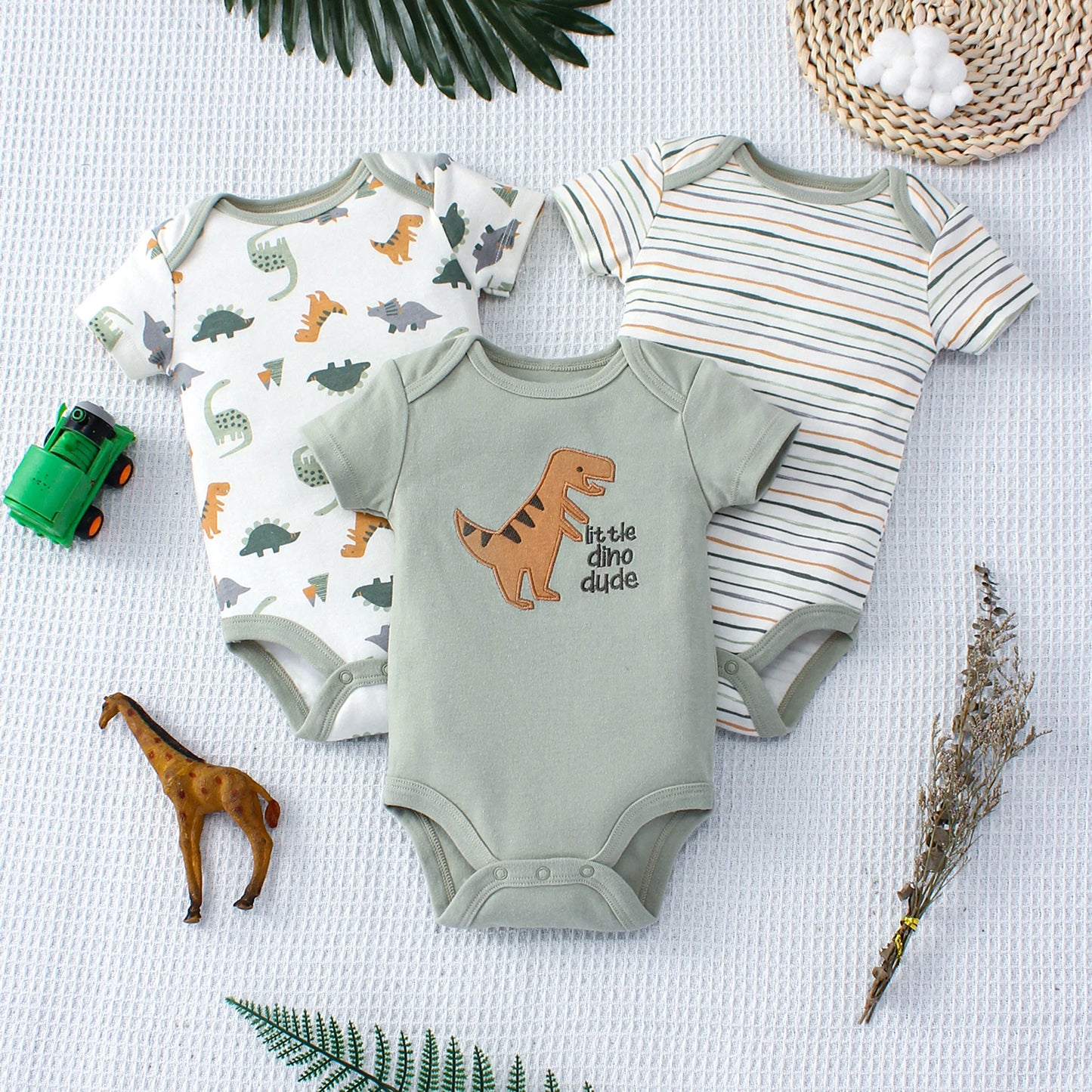 3-teiliges Sommer-Baby-Body, dreiteiliges Set mit Cartoon-Dinosaurier-Muster und Streifenmuster, Knopf-Design für Jungen im Alter von 0–9 Monaten
