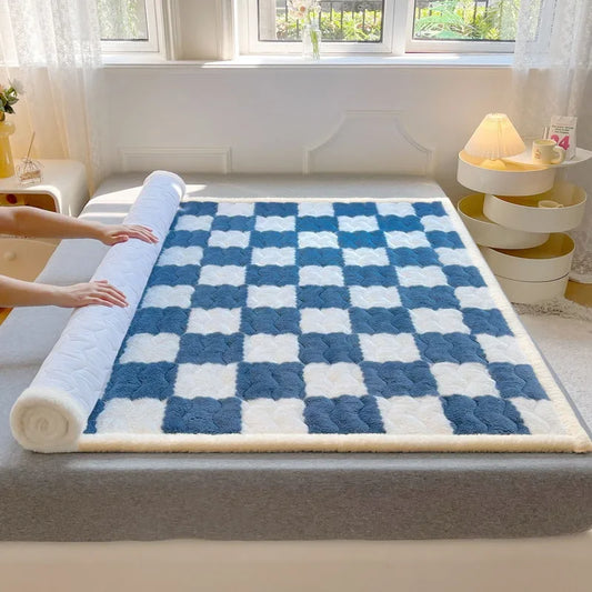 Checkered A-Class Thick Quilted Mattress 1 Pcs Warm Antibacterial Bed Pad for Autumn Winter Super Soft Fits Mattress for Single.