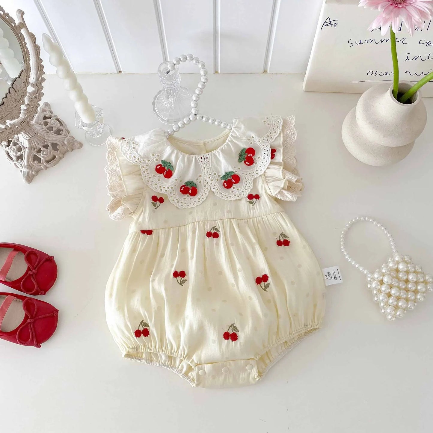 0-2 Jahre Babykleidung, Spitzenkragen-Body, Kirschstickerei, Baby-Body und einteilige Kleinkind-Geburtstagskleidung