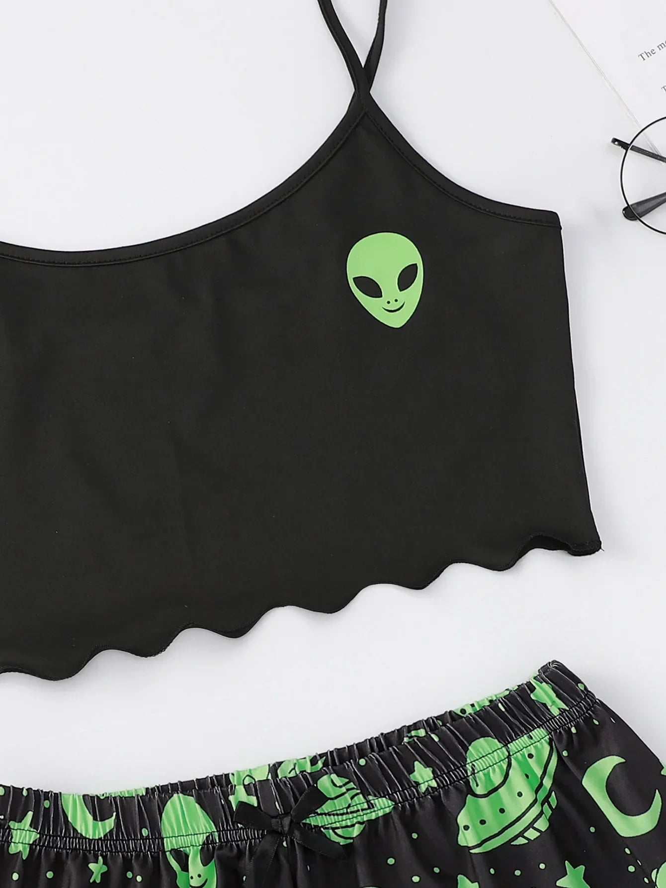 Sommer-Pyjamas für Damen, sexy Alien-Druck, Schlinge, Nachtwäsche, V-Ausschnitt, Pyjama, Homewear, ärmellos, niedliches Top und Shorts-Sets