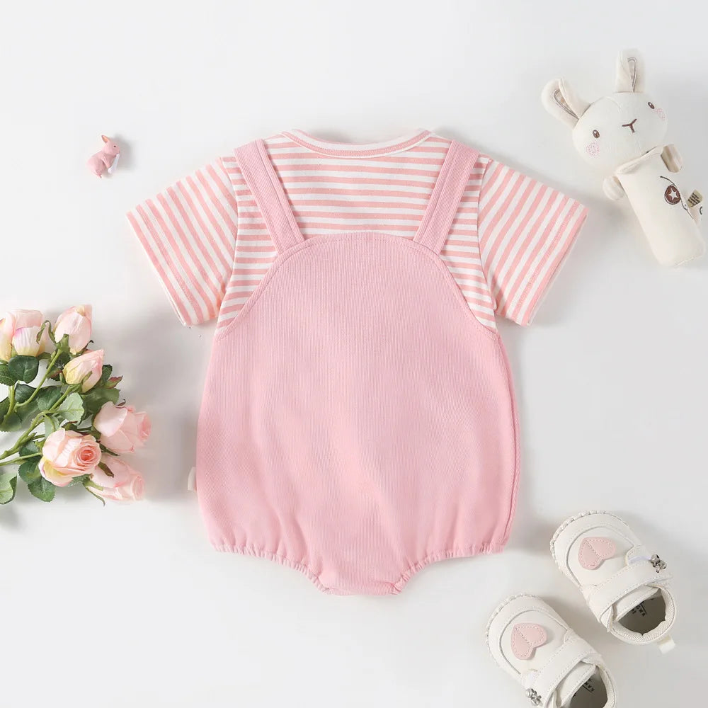 2024 Sommer Baby Mädchen Kleidung niedlichen Hasen falsch zweiteiligen Bodysuit Kleinkind Streifen Patchwork einteilige Kleidung