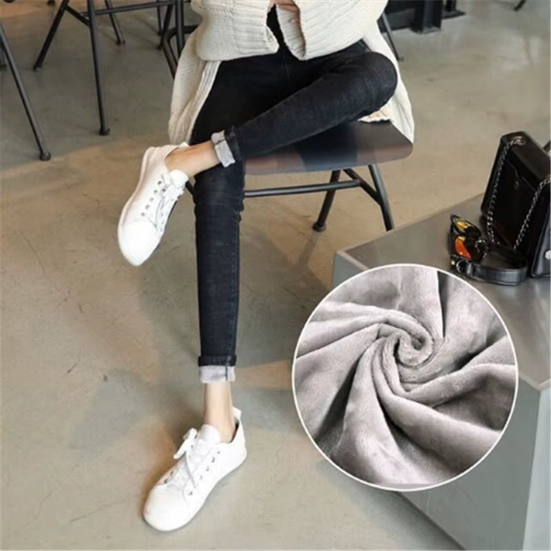 Streetwear Thicken plus Velvet Slim Pencil Jeans Women Winter Warm Oversized 34 Denim Pants High Waist Stretch Cowboy Trousers.