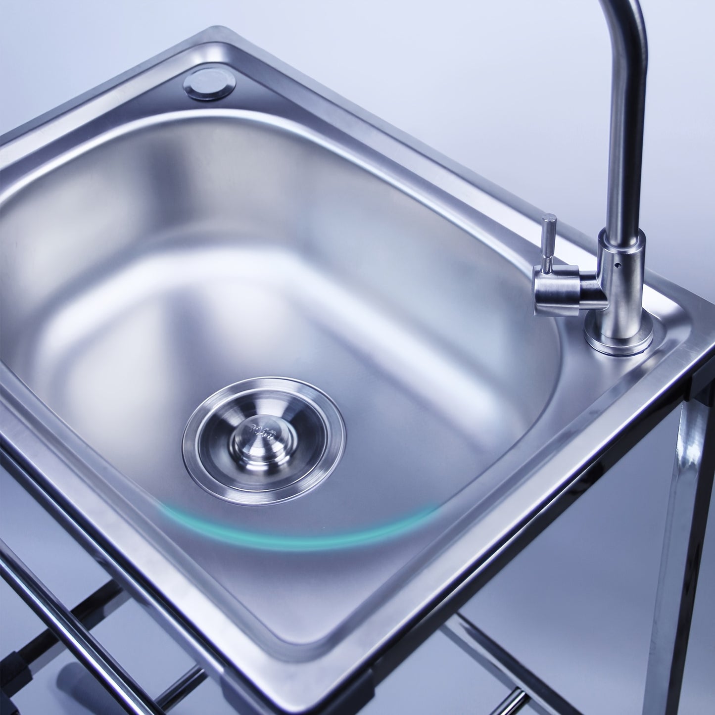 Freistehendes Küchenspülbecken aus Edelstahl mit Kaltwasserhahn – Einzelschüssel-Design, geeignet für Camping, Gärten, Wäsche.