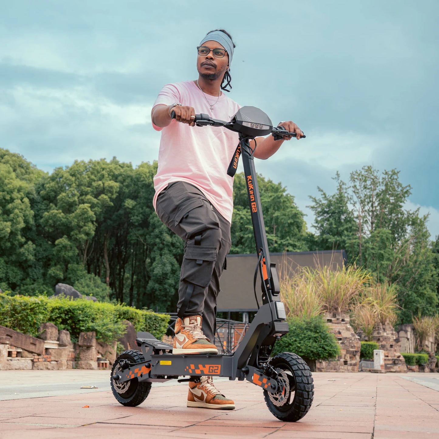 Folding Electric Scooter 48V 15AH(18650lithium battery), 800W Motor, 45KM/H 55KM,10'' Tubeless Wheels.