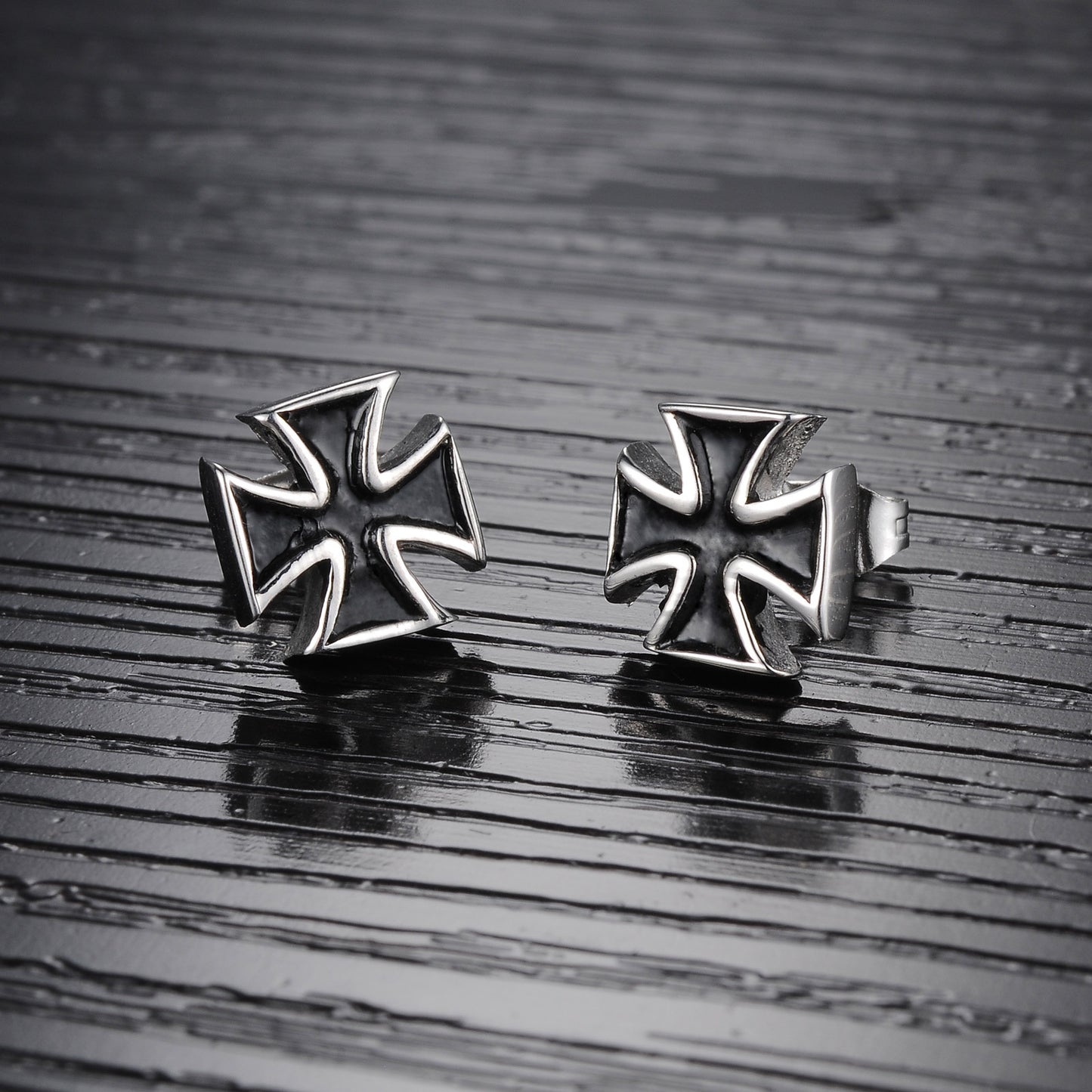 New 2PCS Men's Knights Simple Cross Stud Earrings Templar Knight Ear Studs Stainless Steel Crucifix Male Jewelry Gifts.