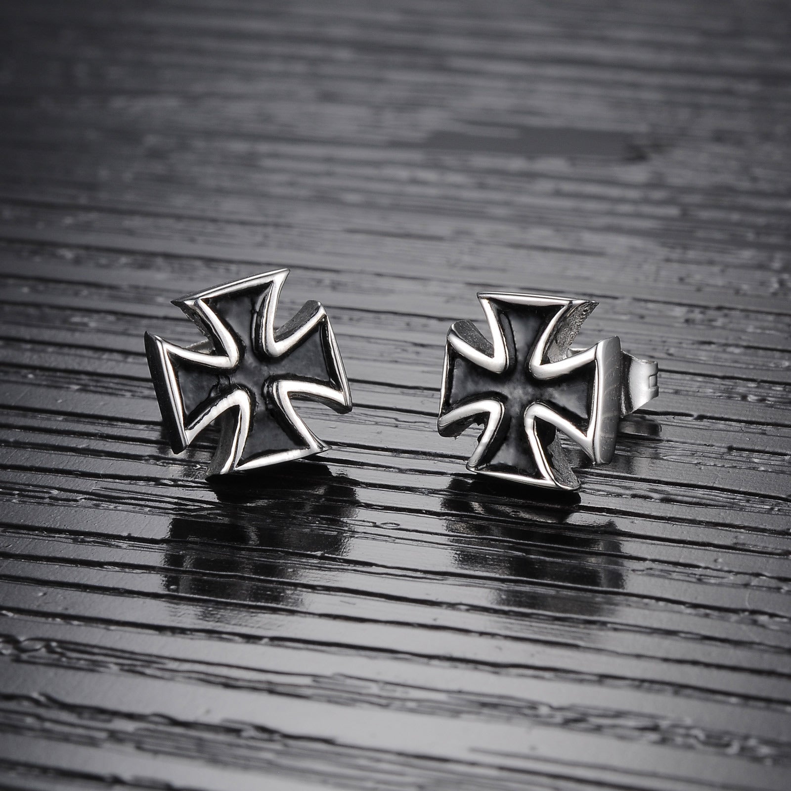 New 2PCS Men's Knights Simple Cross Stud Earrings Templar Knight Ear Studs Stainless Steel Crucifix Male Jewelry Gifts.