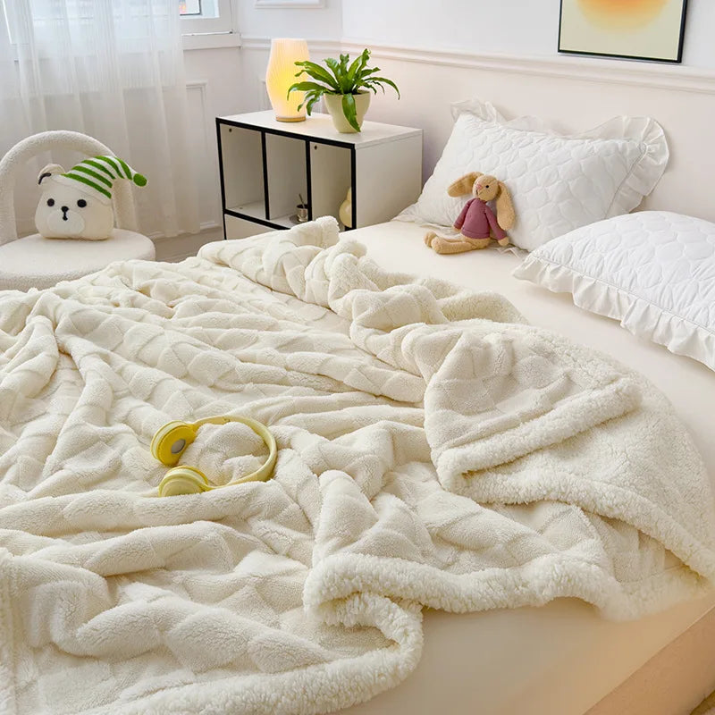 Ornate Jacquard Taffeta Comfort Blanket 100% Polyester Double-Layer Knitted Eco-Friendly Embroidered Pattern.