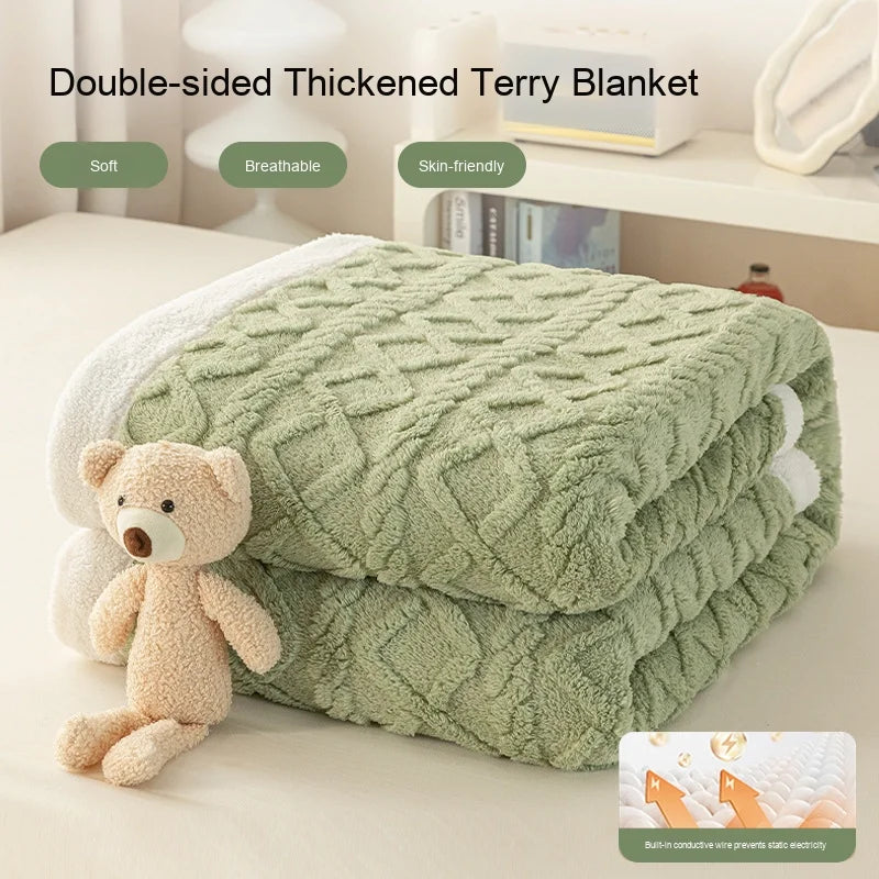 Lamb Fleece Double-Sided Velvet Blanket Double-Layer Thickened Woven Polyester Wearable Blanket.