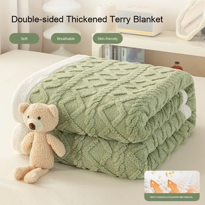 Lamb Fleece Double-Sided Velvet Blanket Double-Layer Thickened Woven Polyester Wearable Blanket.