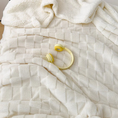 Ornate Jacquard Taffeta Comfort Blanket 100% Polyester Double-Layer Knitted Eco-Friendly Embroidered Pattern.