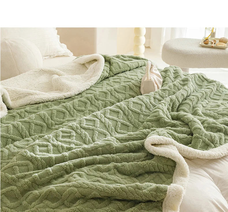 Lamb Fleece Double-Sided Velvet Blanket Double-Layer Thickened Woven Polyester Wearable Blanket.