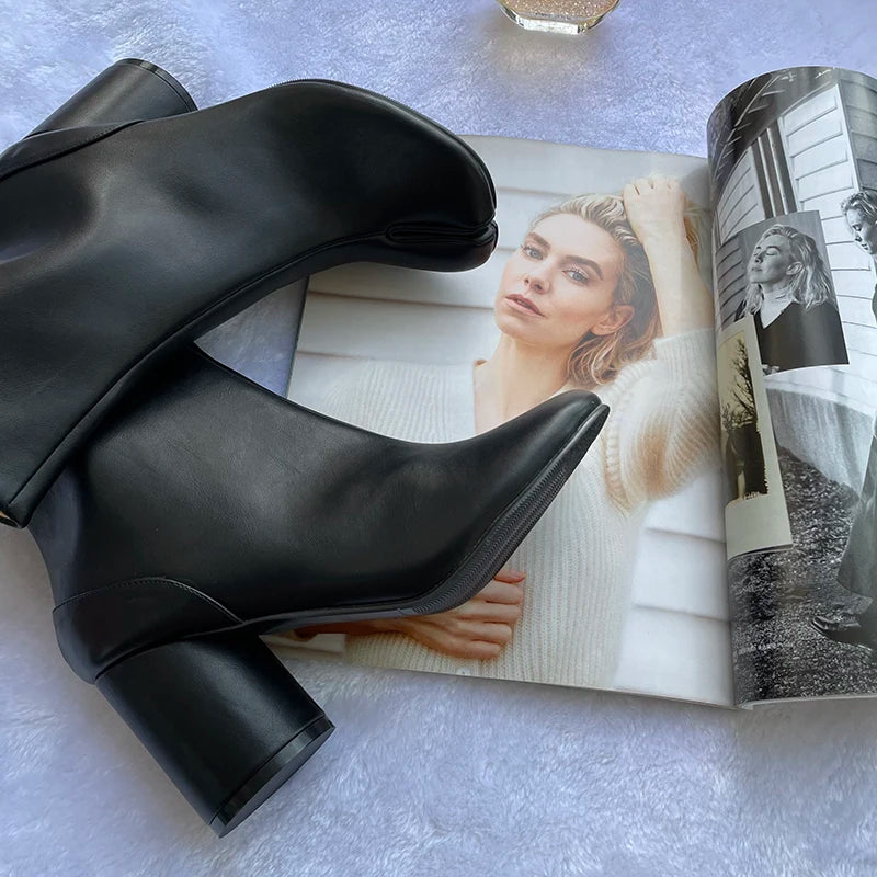 2024 Luxury Brand Design Leather Tabi Boots Fashion Round Chunky High Heel Ankle Boots For Women Autumn Winter Split Toe Shoes.